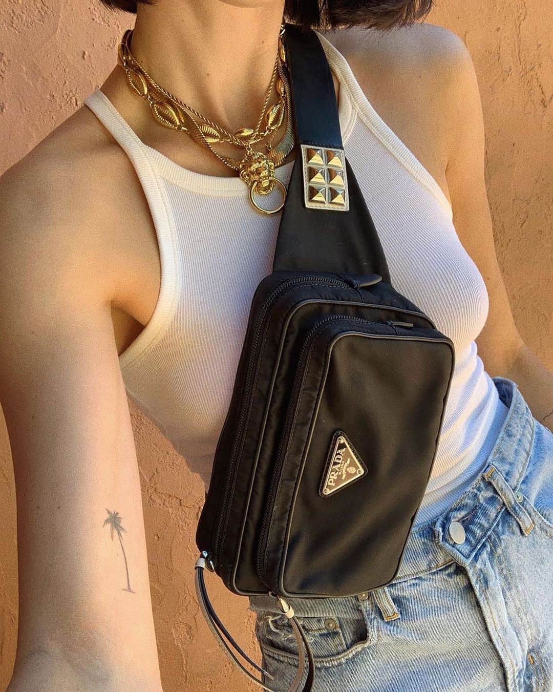 Blonde Saladさんのインスタグラム写真 - (Blonde SaladInstagram)「🦋PUT IT IN YOUR FANNY PACK🦋 All the coolest ones to buy for this season are now on our mag! #theblondesalad #fashion #shoppinglist #fannypack #beltbag #summer2019 #brittanyxavier」7月8日 20時09分 - theblondesalad