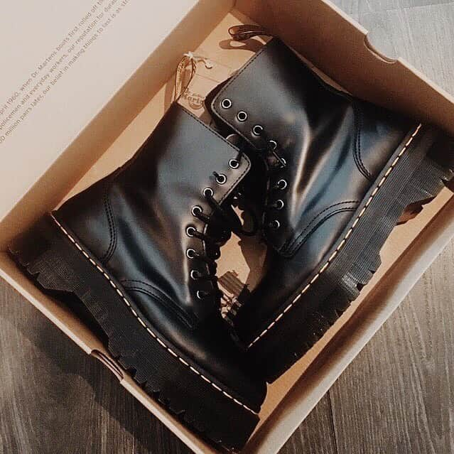 ドクターマーチンさんのインスタグラム写真 - (ドクターマーチンInstagram)「Unbox a new favourite. Which pair is next on your wishlist?」7月8日 20時04分 - drmartensofficial