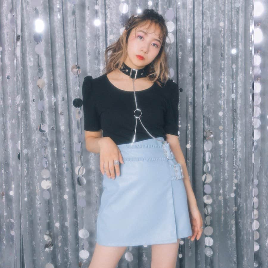 BUBBLESさんのインスタグラム写真 - (BUBBLESInstagram)「ㅤㅤㅤㅤㅤㅤㅤㅤㅤㅤㅤㅤㅤ 🦋BUBBLES SUMMER COLLECTION🦋 ㅤㅤㅤㅤㅤㅤㅤㅤㅤㅤㅤㅤㅤ サイドのラインストーンバックルが インパクト大なミニスカート😘💎 ちょっぴりオーバーなAラインシルエットが今っぽい👏🏻✨ フリルが施されたロングベルトもポイントだよ💕 ㅤㅤㅤㅤㅤㅤㅤㅤㅤㅤㅤㅤㅤ 【ダブルバックルミニスカート】 ￥5,940 color : black/blue size : S/M http://www.sparklingmall.jp/fs/sparklingmall/BS60992 ㅤㅤㅤㅤㅤㅤㅤㅤㅤㅤㅤㅤㅤ ______________________________________________  #bubblestokyo #bubbles_shibuya #bubblessawthecity #bubbles  #fashion #style #bubbles_BS60992」7月8日 20時05分 - bubblestokyo