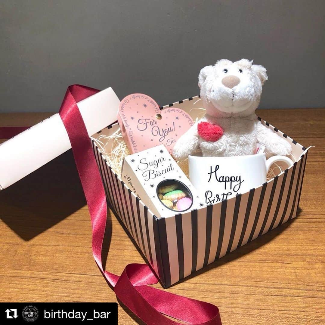 NICI JAPANさんのインスタグラム写真 - (NICI JAPANInstagram)「@birthday_bar さんのページでご紹介いただきました^ ^ありがとうございます！ . #Repost @birthday_bar with @get_repost ・・・ 【本日のおすすめギフト】﻿﻿動画あります🙌﻿ ﻿﻿﻿ ＊happy birthday to you マグ（¥1,080）﻿﻿﻿ ﻿﻿＊sugar biscuit(¥410)﻿ ＊HEART for you Apple tea(¥410)﻿ ＊ラブベア(¥1,944)﻿ ﻿ マグカップと一緒に使える﻿ 紅茶とお菓子のお誕生日プレゼント🎁﻿ ﻿ くまちゃんが﻿ happy birthday to you〜♪と歌い出しそう😘﻿ ﻿ ﻿ バースデイ・バーでは﻿﻿﻿ オリジナルデザインのギフトボックスを﻿﻿﻿ 豊富なサイズでご用意しています💐﻿﻿﻿ ﻿﻿﻿ いつものギフトが﻿﻿﻿ ボックスに入れると更に特別な贈り物に…💕﻿﻿﻿ ﻿﻿﻿ リボンをほどくワクワク感も﻿﻿﻿ 一緒にプレゼントしてみませんか😊﻿﻿﻿ ﻿﻿﻿ ﻿ #birthdaybar #バースデイバー﻿﻿#バースデーバー #プレゼント﻿﻿#誕生日プレゼント #贈り物 ﻿#ギフト #プチギフト #🎁#お誕生日 #お誕生日おめでとう ﻿﻿ #渋谷ヒカリエ #渋谷 ﻿#shibuya#雑貨 #雑貨屋﻿﻿ #雑貨屋さん #nici #ニキ #マグカップ#くま#テディベア#ぬいぐるみ﻿ ﻿ ﻿ #ギフトといえばバースデイバー」7月8日 20時12分 - nici_japan