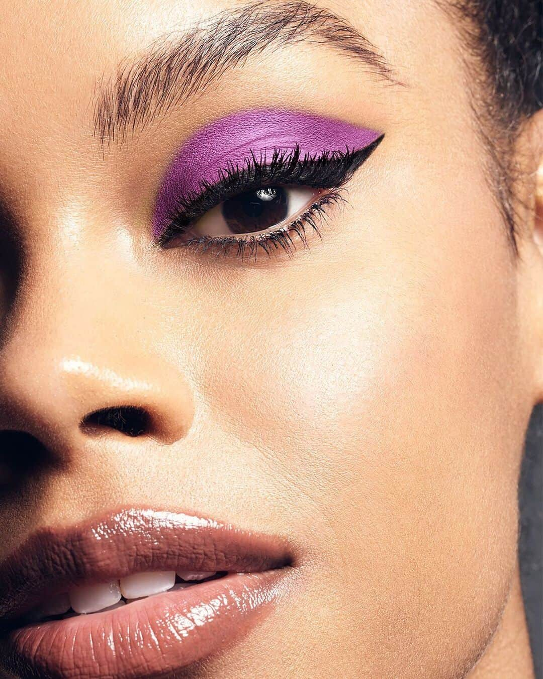 Stila Cosmeticsさんのインスタグラム写真 - (Stila CosmeticsInstagram)「Mega-impactful, long-wearing colors that will have you turning heads!  Suede Shade Liquid Eye Shadow will seriously seriously change your eye game 😏 Shade: Violet Velvet Available now @sephora #sephora #violet #eyecandy #stilacosmetics」7月8日 20時13分 - stilacosmetics