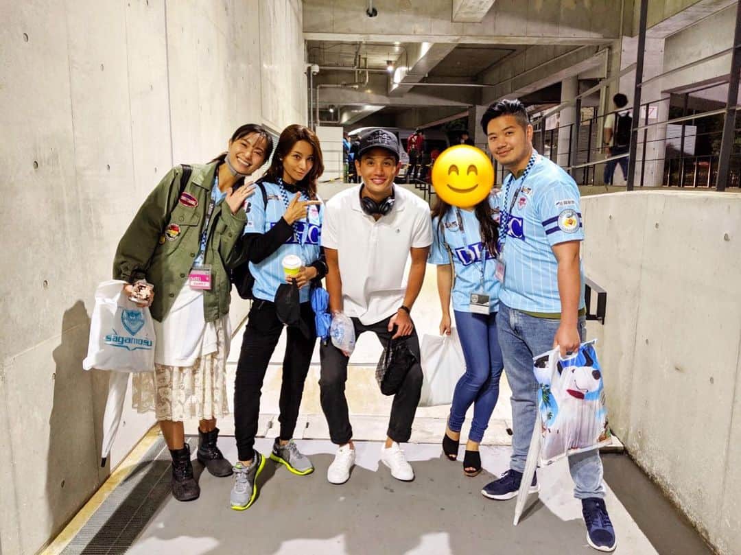 高橋ユウさんのインスタグラム写真 - (高橋ユウInstagram)「弟 @takahashiyuji_3 のいるサガン鳥栖の応援⚽️📣 VS 川崎フロンターレ‼️ きょうだい全員と、兄の奥さんとみんなで白熱してきました!!!!!!! 闘っている人たちを観るとパワーをもらう。 そこに弟がいると尚更。 雨の中本当にナイスファイト!!!パワーをありがとう🔥 何気に久々のきょうだい4人が集合した🌈 兄の奥さんも本当に大好き♡  #高橋きょうだい #きょうだい #siblings #サガン鳥栖」7月8日 20時26分 - takahashiyu.official