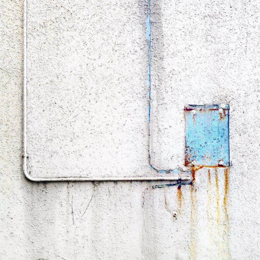 まめさんのインスタグラム写真 - (まめInstagram)「Blue grace. . . 梅雨の晴れ間。🤖 . 一昨日の夕方頃からずっと いいね！ができなかったんですが ログインし直してみてやっと直った！！ #ブルマン . #ザ壁部 #ihaveathingforwalls . #mwjp #igersjp #indies_minimal #hueart_life #reco_ig #shotoniphone」7月8日 20時18分 - zahrada