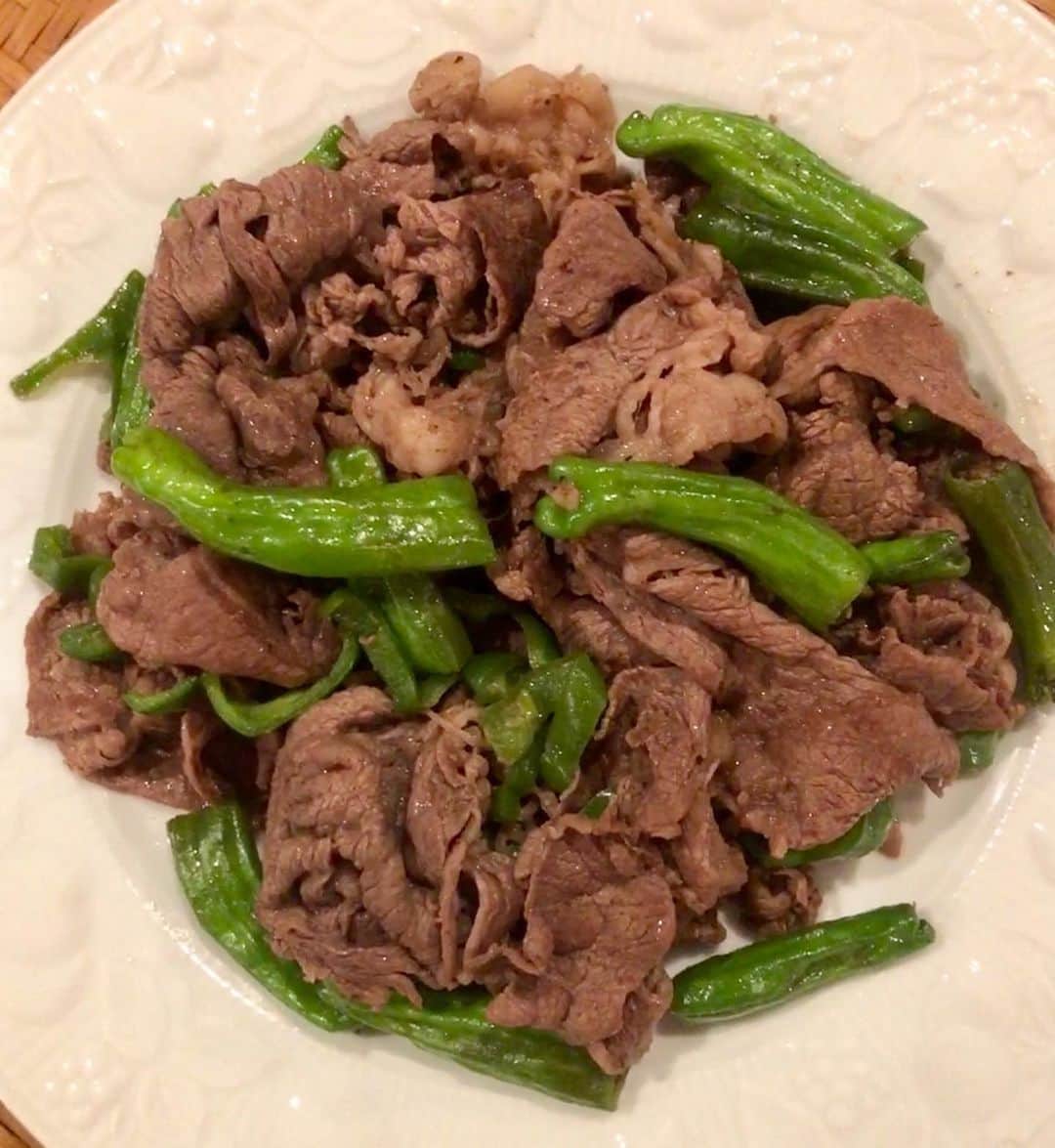 斎藤ノブのインスタグラム：「#牛肉とししとうの炒め物  #うちご飯 #作っちゃった」