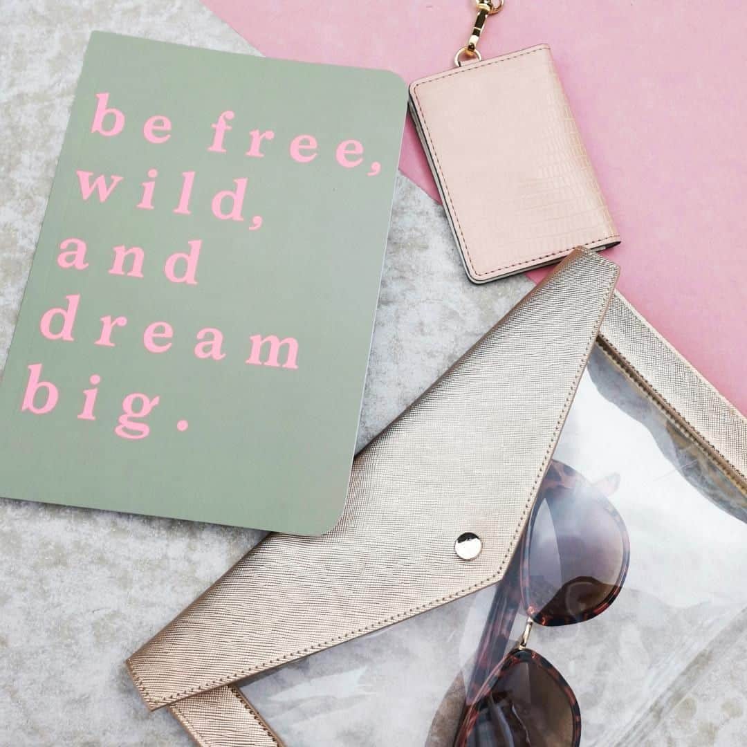 アクセサライズのインスタグラム：「Here’s to the accessories that we can’t leave home without 💗. Carry your getaway essentials in style with our clear travel envelopes and don't forget to dream big with this must-have notepad made from 100% recycled paper.  Tap the link in the bio to shop now.  #Accessorize 🔍Card holder - 7893768100 🔍Notepad - 7800860100 🔍Clutch bag set - 7893859600 🔍Sunglasses - 6931377000 Tap the link in the bio to shop now.  #Accessorize」