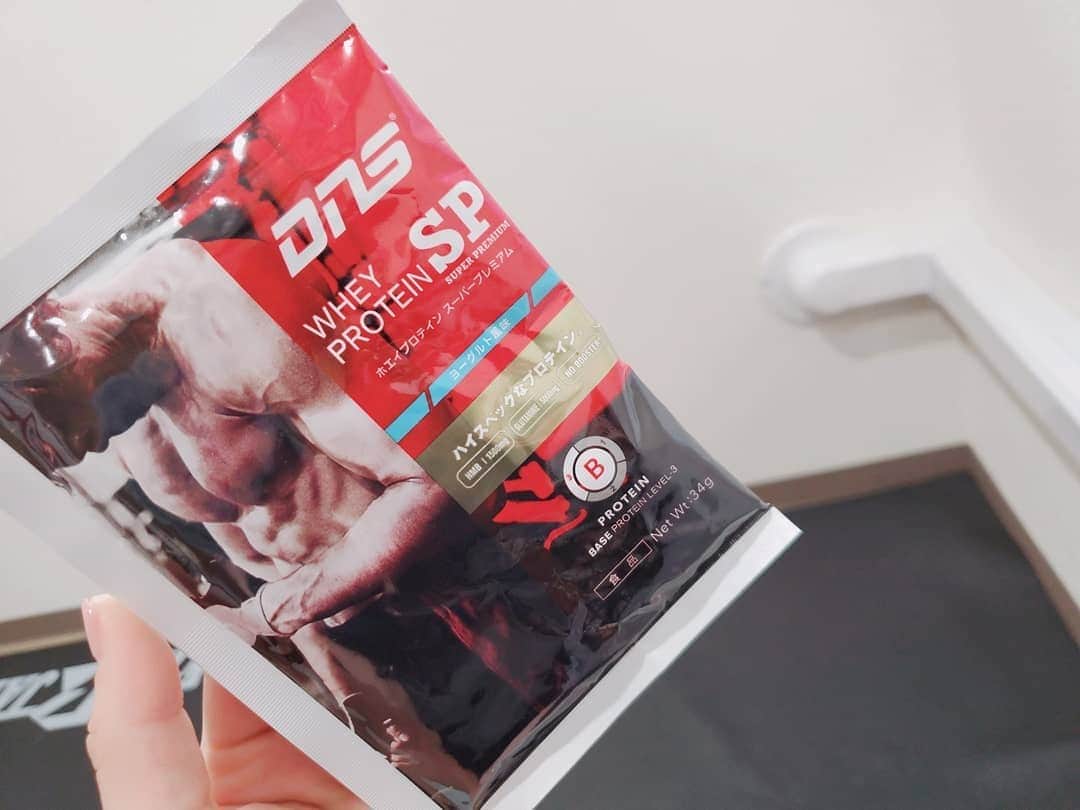 千鶴さんのインスタグラム写真 - (千鶴Instagram)「. 帰ってきて2週間以上ぶりのトレーニング！ 宿題トレーニングのおかげかな？ 測定数値がよくて一安心😍  色んなプロテインを試して好みを探してます！  久々のトレーニングはやばかった！ 自分の声に自分で驚いて トレーナーさんと爆笑しました😂  昨日の貝や日本酒おいひかった❤  #パーソナルトレーニング #ひばり整骨院  #女性トレーナー #相模原 #矢部  #トレーニング #糖質制限  #プロテイン #プロテインタイム #本日のプロテイン #おすすめのプロテイン教えてください #筋トレ女子  #待ってろ腹筋 #待ってろ背筋 #諦めない心 #負けない心 #こんちくしょ #自分の声に驚く」7月8日 20時31分 - chiduru9898