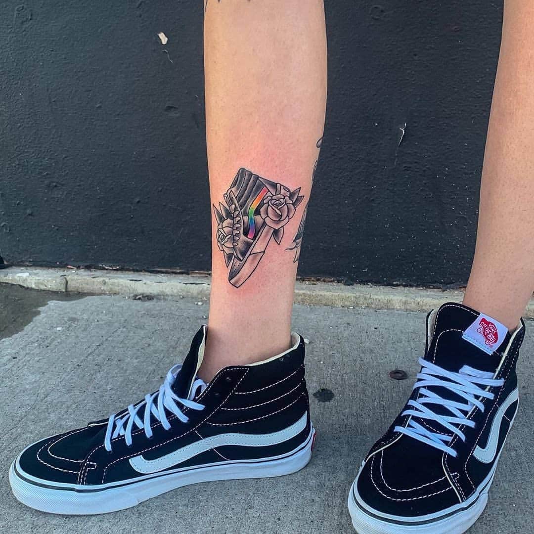 Vans Philippinesさんのインスタグラム写真 - (Vans PhilippinesInstagram)「Tattoo inspo on a Monday. 🙌🏼 Tag us in your art, tattoos, and photos for a chance to be featured. Awesome work by @butcherxtattoo . #MyVans #VansPhilippines」7月8日 20時32分 - vansphilippines