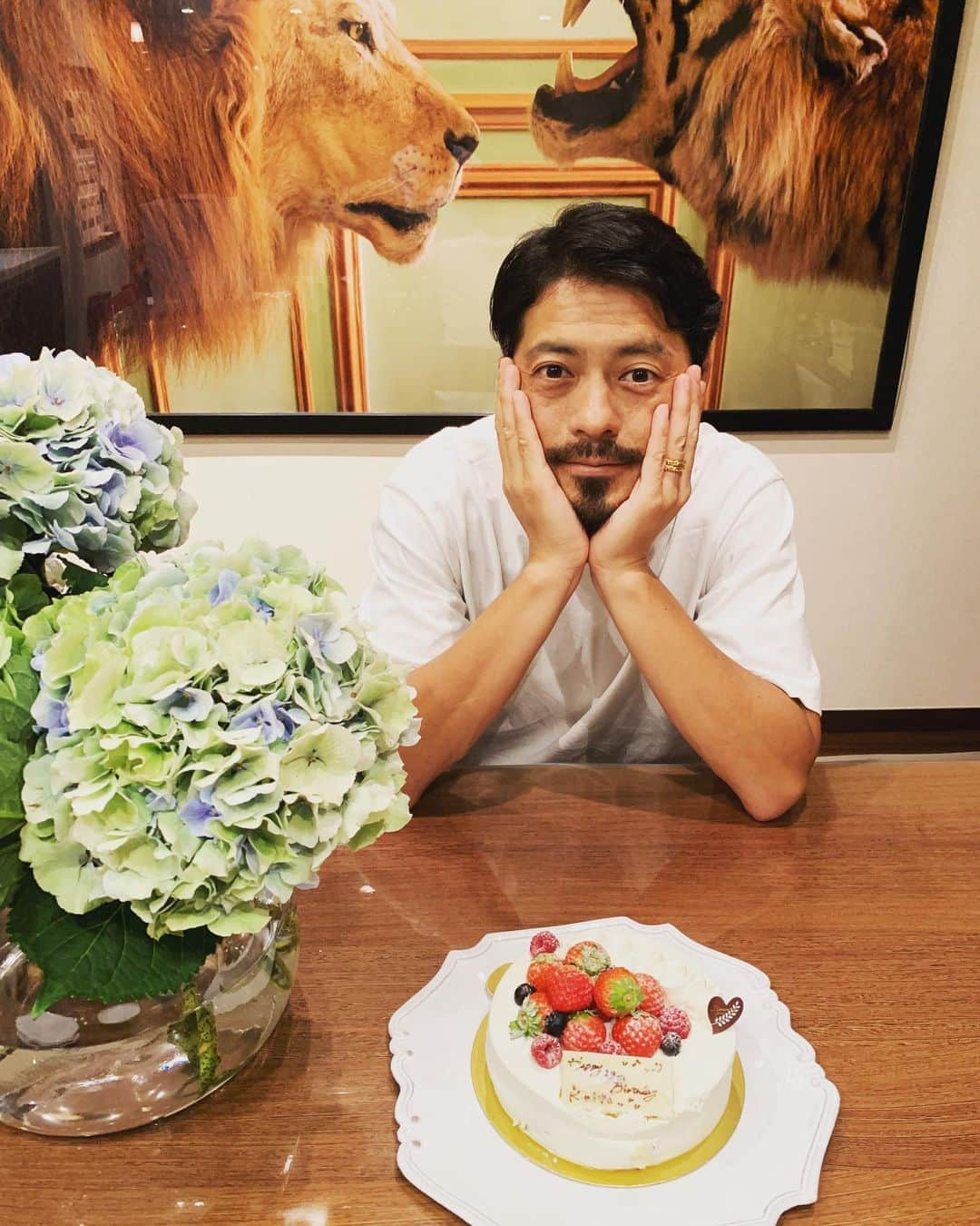 鈴木啓太さんのインスタグラム写真 - (鈴木啓太Instagram)「38歳になりました🎂  #hbd #38 #family #instagood #あじさい」7月8日 20時33分 - keita.suzuki.official