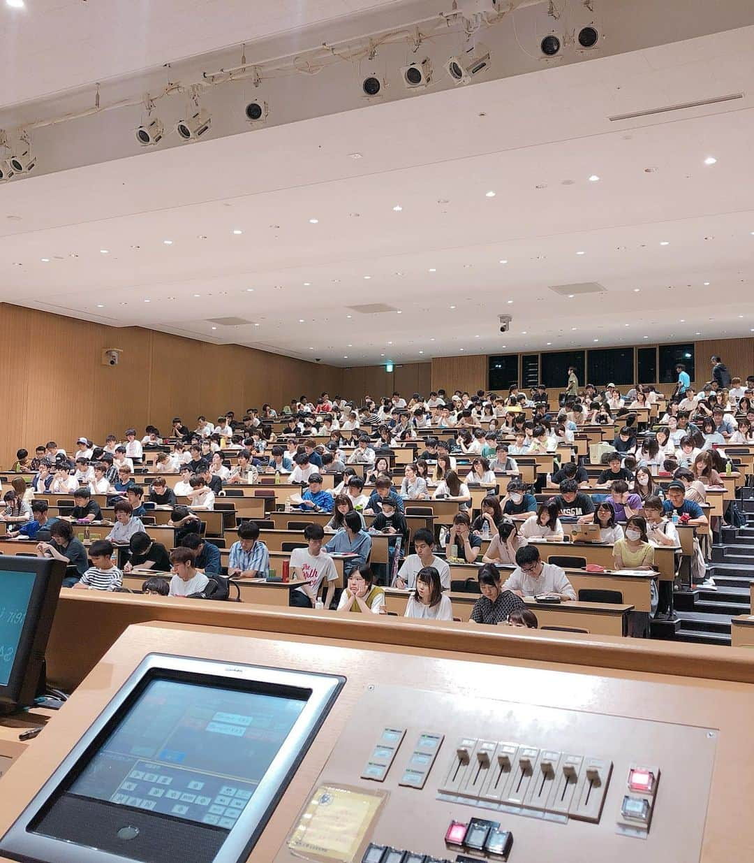 江連裕子さんのインスタグラム写真 - (江連裕子Instagram)「. 関西大学  社会安全学部 危機管理とリーダーシップ論で 講義を担当させて頂きました。 . アレンジして下さった亀井教授、 聞いて下さった大学生の皆さん、 本当にありがとうございました。 . 高槻ミューズキャンパスは とても立派な校舎で、 ホールやオーディオ設備が整っていました。 . #江連裕子 #セントフォース #セントフォース所属 #関西大学 #関西 #関大 #関大前 #大学 #大学生 #大学生活 #社会安全学部 #授業 #講義」7月8日 20時36分 - yuko_ezure