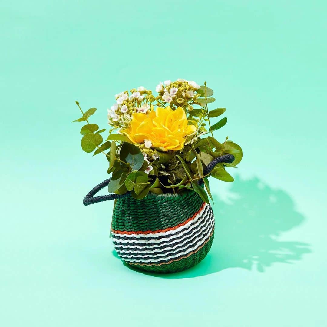 Francfrancさんのインスタグラム写真 - (FrancfrancInstagram)「ㅤㅤㅤㅤㅤㅤㅤㅤㅤㅤㅤㅤㅤ ペーパーロープを編んだクラフト感あるミニバスケットは、 プランターカバーにもおすすめ。 お気に入りの花を束ねてお部屋に飾って。 ㅤㅤㅤㅤㅤㅤㅤㅤㅤㅤㅤㅤㅤ #francfranc #flowerdesignlab  #フランフラン #프랑프랑」7月8日 20時40分 - francfranc_official