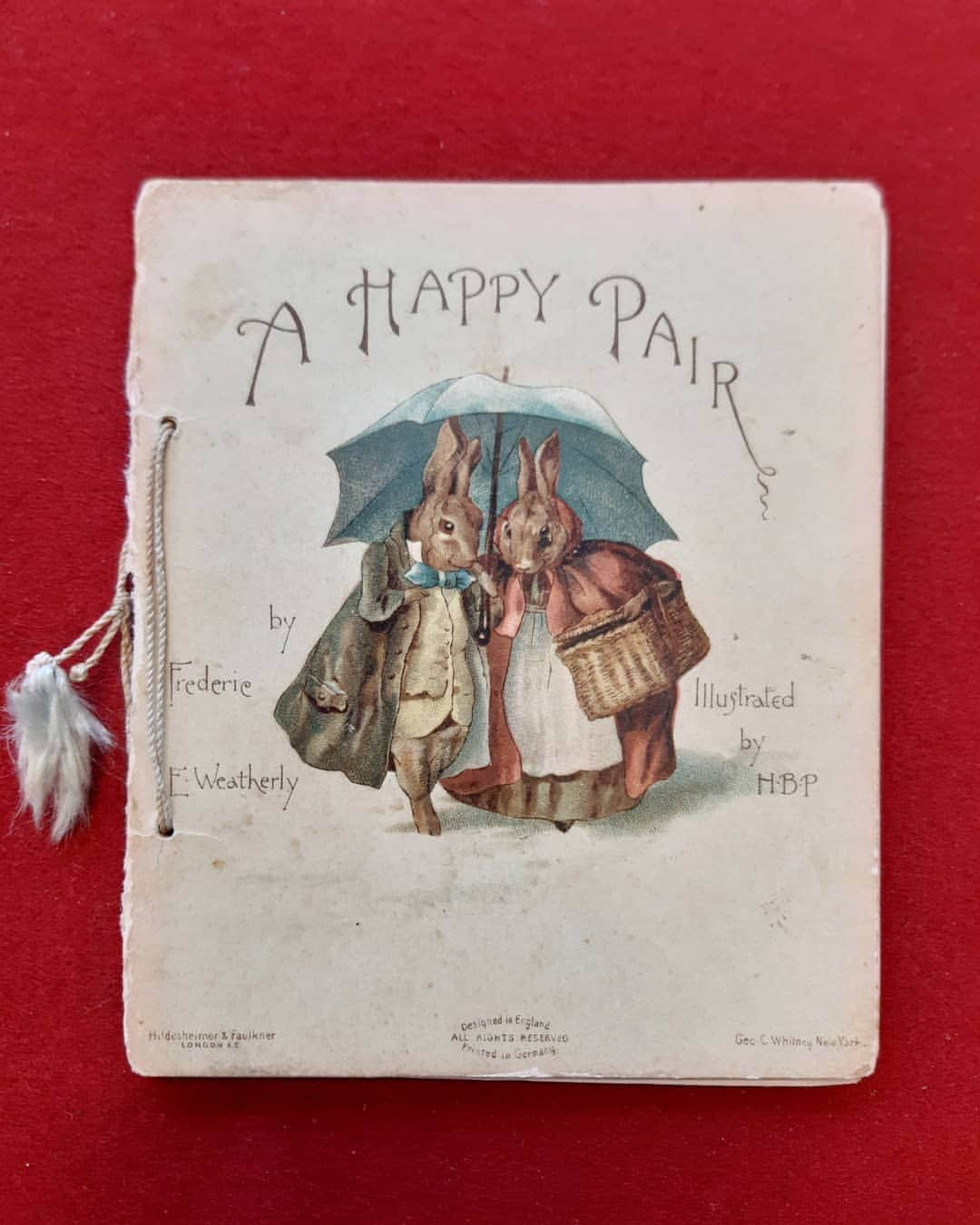 サザビーズさんのインスタグラム写真 - (サザビーズInstagram)「The first published book to include illustrations by Beatrix Potter, 'A Happy Pair' from 1890, predates Peter Rabbit by over a decade. Our English Literature, History, Children's Books and Illustrations sale is open for bidding on Sothebys.com until tomorrow. #SothebysBooks #BeatrixPotter」7月8日 20時51分 - sothebys