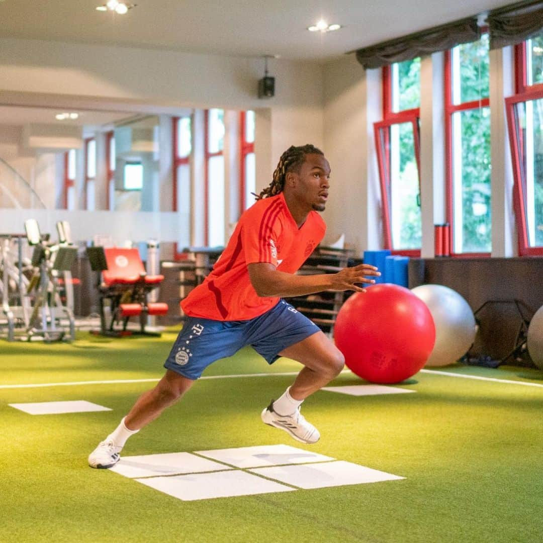 バイエルン・ミュンヘンさんのインスタグラム写真 - (バイエルン・ミュンヘンInstagram)「The hard work starts now 💪 #FCBayern #MiaSanMia #PreSeason」7月8日 20時51分 - fcbayern