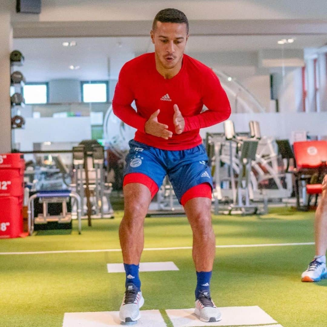 バイエルン・ミュンヘンさんのインスタグラム写真 - (バイエルン・ミュンヘンInstagram)「The hard work starts now 💪 #FCBayern #MiaSanMia #PreSeason」7月8日 20時51分 - fcbayern