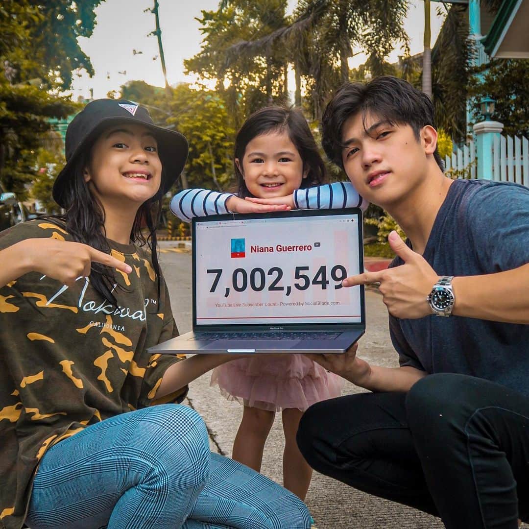 Niana Guerreroさんのインスタグラム写真 - (Niana GuerreroInstagram)「ayeee Fam we just hit 7M subs! thank you so much 💕 watch out for the vlog 🤘🏼😆」7月8日 20時44分 - nianaguerrero
