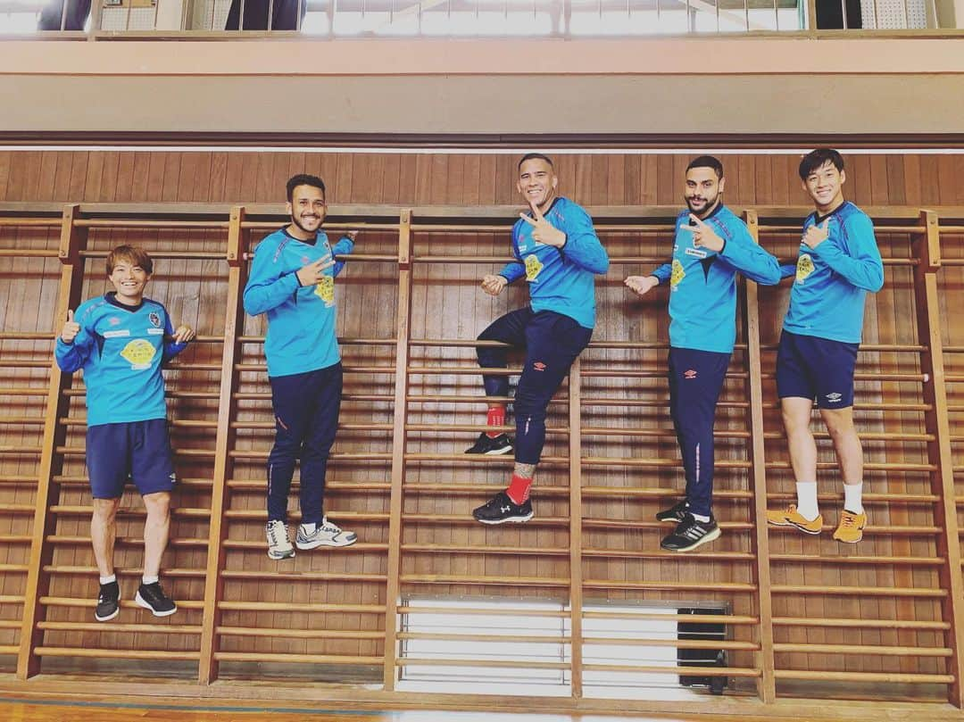 FC東京オフィシャルグッズさんのインスタグラム写真 - (FC東京オフィシャルグッズInstagram)「😊 🔵小学校訪問🔴 本日、選手たちは小学校訪問を行いました🙌😆 . どの選手も子どもたちからたくさんのパワーをもらえたようです✨😊 . 訪問させていただいた小学校のみなさま、ありがとうございました🙏😌 @fctokyoofficial  #小平市 #FC東京 #fctokyo #tokyo」7月8日 20時47分 - fctokyoofficial