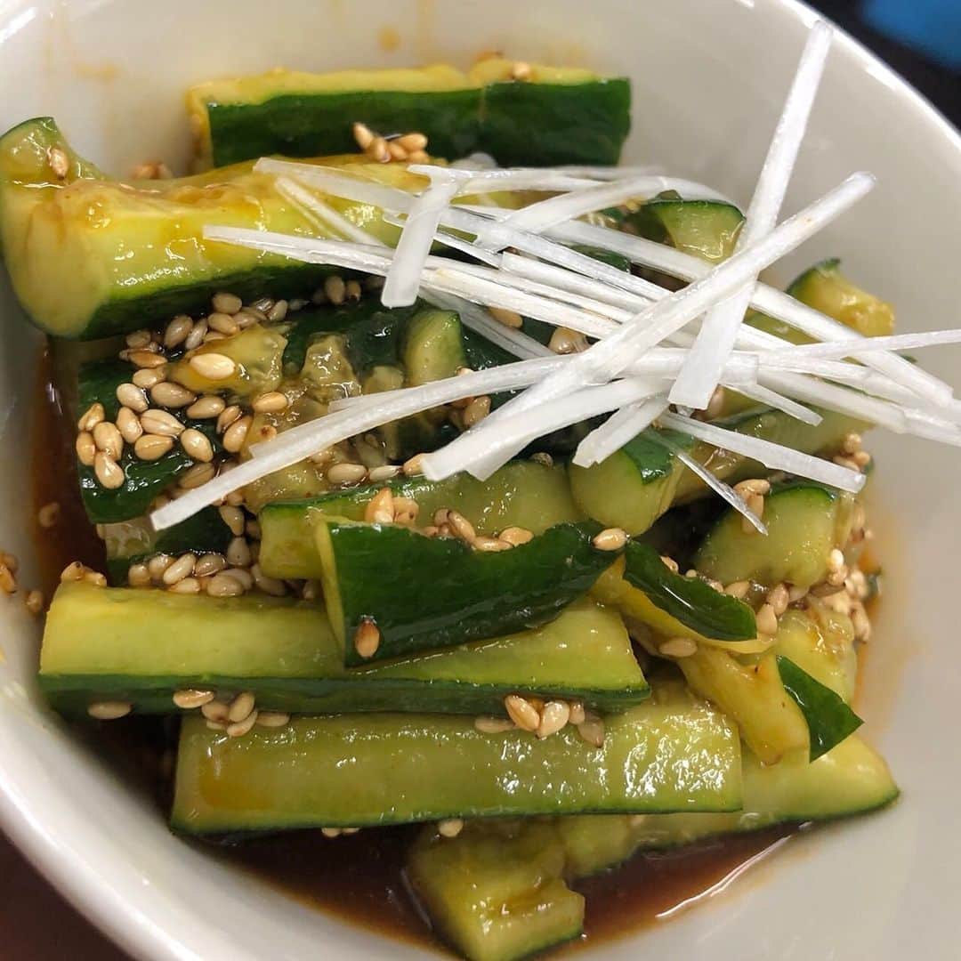 泳ぎイカ 九州炉端 弁慶 新大宮店さんのインスタグラム写真 - (泳ぎイカ 九州炉端 弁慶 新大宮店Instagram)「みなさまこんばんは、弁慶新大宮店です🌟 今日は週の始め、月曜日でしたが沢山のお客様にご来店いただき賑やかな営業となりました（＾◇＾） そんな今日はピリ辛きゅうりをご紹介です🥒 イケメン海斗くんの力作です、とっても美味しかったです🐷 弁慶では期間限定メニューや日替わりオススメメニューも充実しておりますのでぜひご来店ください！  #弁慶#弁慶新大宮#駅近#徒歩1分#奈良#奈良ごはん#奈良居酒屋#泳ぎイカ#居酒屋#地酒#奈良地酒#日本酒#奈良グルメ#nara#instgood#instalike #instafood #instapic #🍻#🦑#🍶#🐟 #🐓 #yummy #いいね返し #f4f #instagram #おしゃれさんと繋がりたい#instalove」7月8日 20時49分 - kyushuumaka.shinoomiya