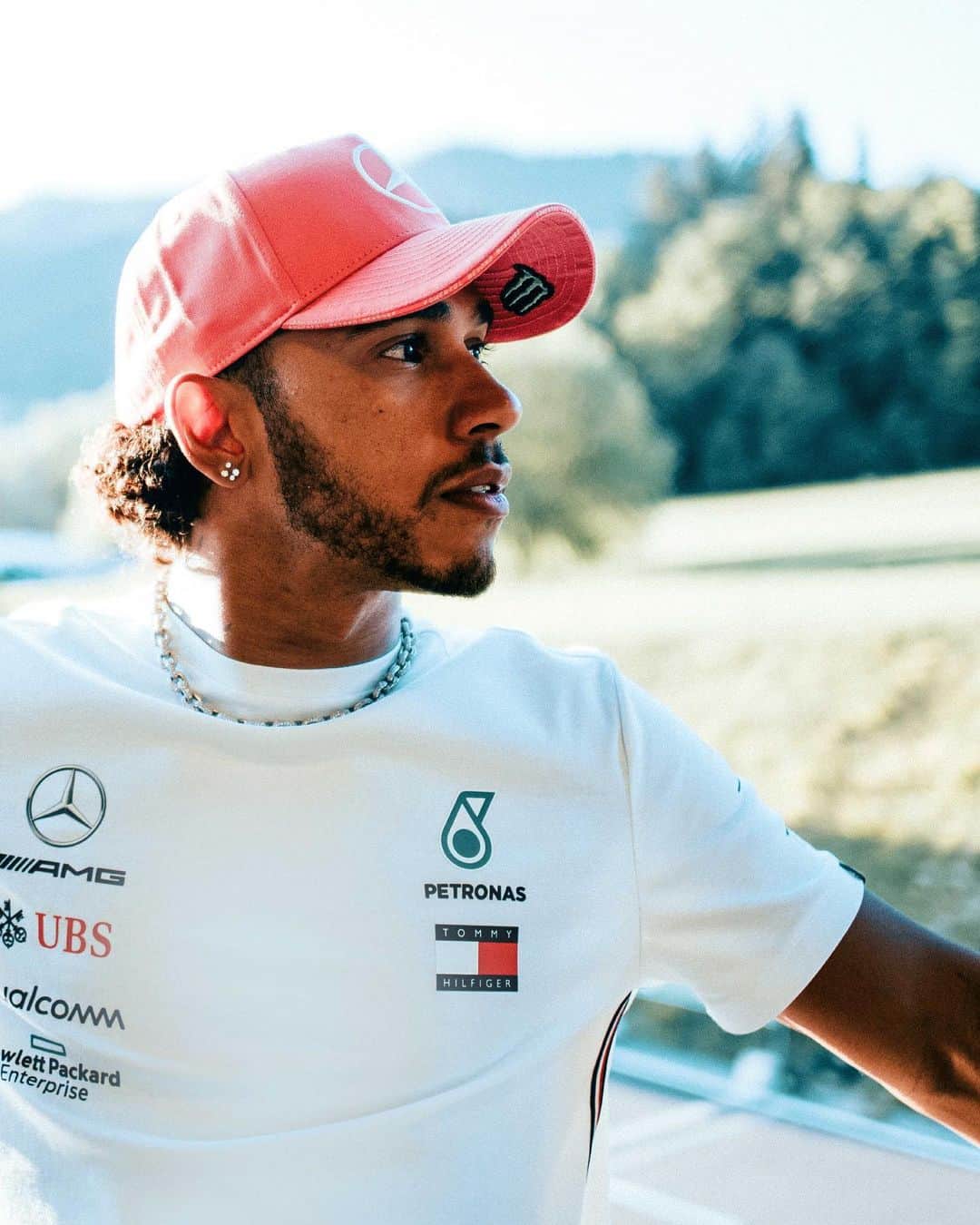 MERCEDES AMG PETRONASさんのインスタグラム写真 - (MERCEDES AMG PETRONASInstagram)「Get the #BritishGP look! 😍 @lewishamilton's Silverstone special edition cap is out NOW! 📲 Get yours ahead of this weekend’s GP! Link in bio 👌 • #MercedesAMGF1 #Mercedes #AMG #F1 #PETRONASmotorsports #LH44」7月8日 20時49分 - mercedesamgf1