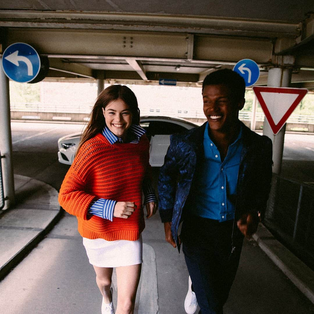 Tommy Hilfigerさんのインスタグラム写真 - (Tommy HilfigerInstagram)「Road trip season is here – jump in. #TommyHilfiger @mercedesbenz #MercedesBenz」7月8日 21時01分 - tommyhilfiger