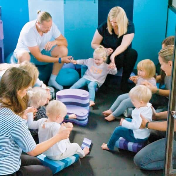 ボーネルンドさんのインスタグラム写真 - (ボーネルンドInstagram)「人口わずか約570万人のデンマークでは、毎年10,000人もの赤ちゃんが参加する「ボブルス」を使ったからだ遊び体験プログラムがあります。 ・ お家で過ごす時間が長いからこそ、赤ちゃんとの時間をどう充実させるか。 ・ 道具と知識を大人が整えることで、将来のすこやかな暮らしづくりへとつながります。 ・ ・ ボブルス ゾウ ¥23,000＋税 6ヶ月ごろ〜 ほか @boblesdenmark ・ ・ - - - - - - - ★ Webでボブルスシリーズを一覧いただけます。 ・ → くわしくは、プロフィールリンク→読みもの・特集 からどうぞ @bornelund ・ ・ #赤ちゃんと健康 #赤ちゃんのいる生活 #赤ちゃん #室内あそび #体遊び #健康 #雨の日 #暑い日 #北欧 #デザイン #インテリア #北欧デザイン #北欧家具 #家具 #ヒュッゲ #ぞう #ボーネルンド #bornelund #børnelund #キドキド #プレイヴィル #トットガーデン #あそびのせかい #ボーネルンド本店 #原宿 #自尊心 #多様性 #6か月 #ボブルス #ボブルスゾウ」7月8日 20時58分 - bornelund
