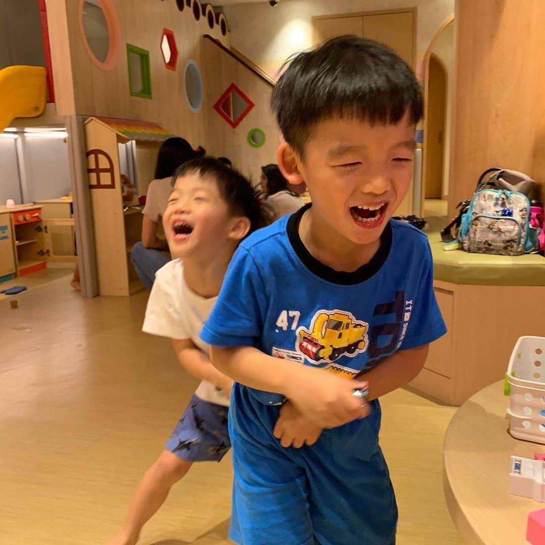 ファン・ウェイチーさんのインスタグラム写真 - (ファン・ウェイチーInstagram)「Mommy’s coming home my boys 🥰🥰🥰」7月8日 21時09分 - fanfan