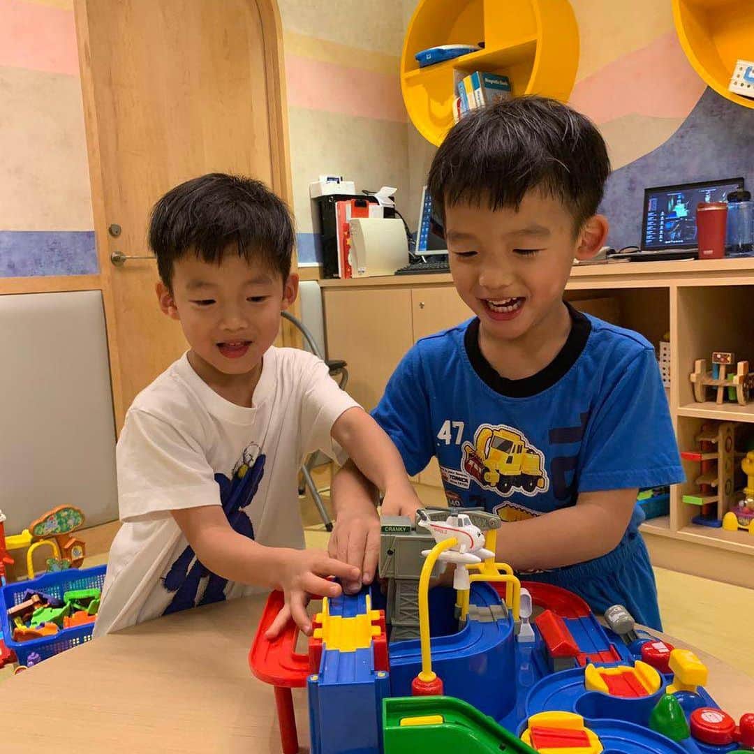 ファン・ウェイチーさんのインスタグラム写真 - (ファン・ウェイチーInstagram)「Mommy’s coming home my boys 🥰🥰🥰」7月8日 21時09分 - fanfan