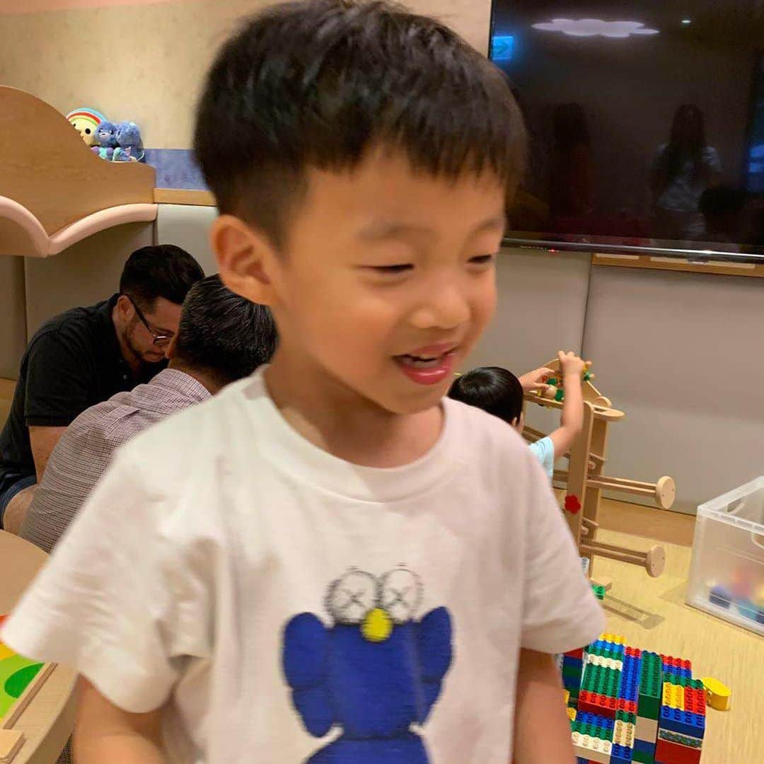 ファン・ウェイチーさんのインスタグラム写真 - (ファン・ウェイチーInstagram)「Mommy’s coming home my boys 🥰🥰🥰」7月8日 21時09分 - fanfan