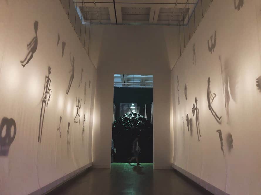 nostos booksさんのインスタグラム写真 - (nostos booksInstagram)「国立新美術館にてクリスチャン・ボルタンスキーCHRISTIANBOLTANSKI /Lifetime を見てきました。  日本では過去最大規模の回顧展。初期の映像作品《咳をする男》（1969）から本展のために制作された新作《幽霊の廊下》（2019）まで、歴史や記憶、人間の存在の痕跡をテーマに作品を生み出し続けるクリスチャン・ボルタンスキーの50年にわたる軌跡を見ることができます。﻿ ﻿ 作家の７歳から６５歳までのイメージが刻一刻と変化していく光のカーテンを通り過ぎる時、まるで頭の中にぬるりと潜り込んでいくような心地がして、これは図録を眺めている時にはなかったと頭の後ろがぞわりとしました。﻿ ﻿ 展覧会タイトルの「Lifetime」にあるとおり、彼の人生そのものを表した今回の展示。「空間のアーティスト」と自負するボルタンスキーのインスタレーションを是非とも体験して思いを巡らせてみてほしい。﻿ ﻿ 六本木 国立新美術館で、2019年9月2日 (月)まで。﻿ ﻿ #CHRISTIANBOLTANSKI #クリスチャンボルタンスキー #ボルタンスキー #国立新美術館 #ノストスブックス #松陰神社前 #松陰神社前駅 #松陰神社商店街 #世田谷線#古本 #古本屋 #古書店 #東京古書店 #古本屋巡り #アート本 #アートブック #デザイン本 #ブックデザイン﻿」7月8日 21時07分 - nostosbooks