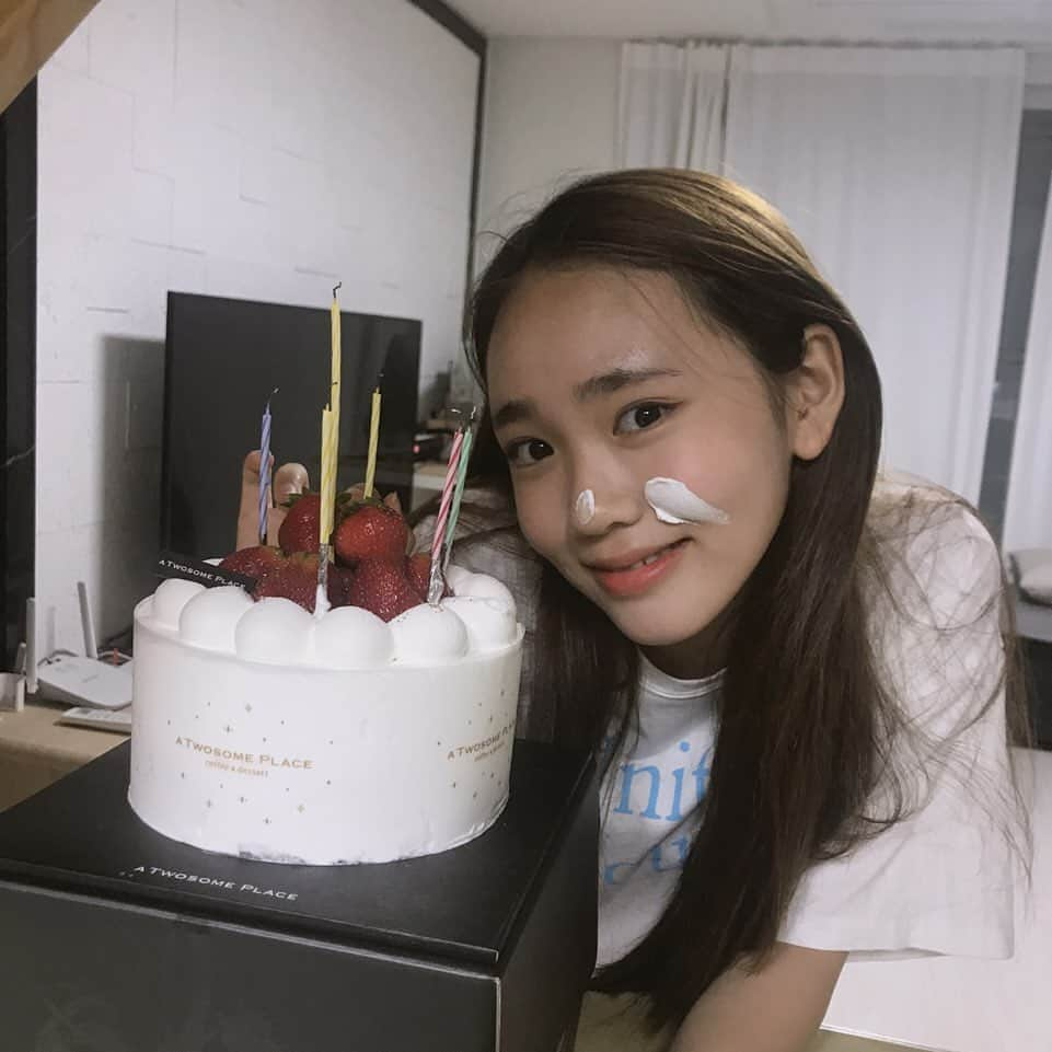 キム・ジヨンのインスタグラム：「🎉MY BIRTHDAY🎉  오늘 하루,많은 축하를 받고 너무너무 행복했던 생일이었습니다:) 언제나 많은 사랑 주셔서 감사드리구,앞으로도 더 노력하면서 좋은 모습 보여드리는 배우가 될게요☺️축하해주신 모오든 분들 너무 감사드리구,사랑합니다❤️」