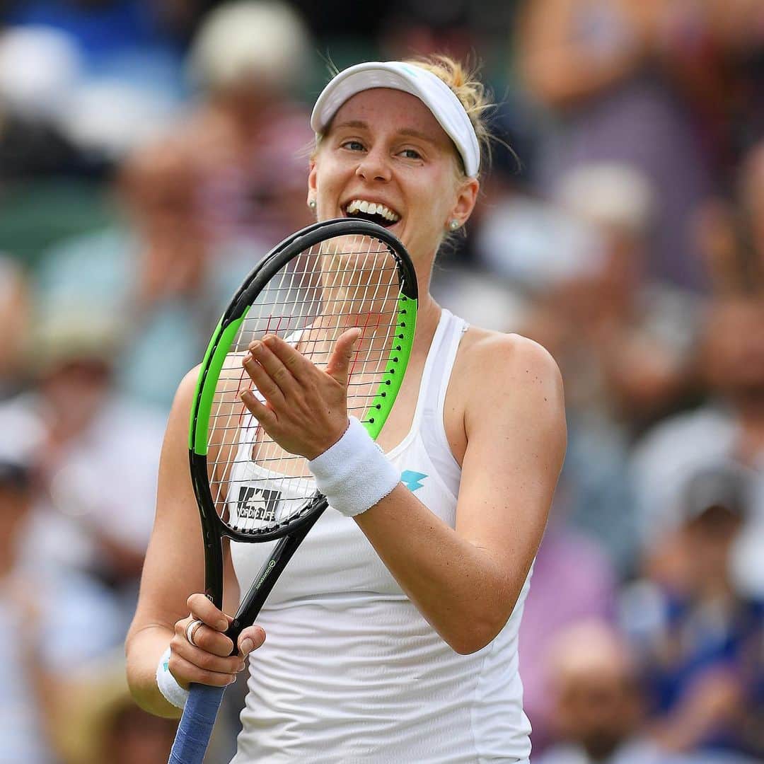 WTA（女子テニス協会）さんのインスタグラム写真 - (WTA（女子テニス協会）Instagram)「Riskey business! 😎  @riske4rewards upsets World No. 1 to advance to the quarters 🤩👏👊 #Wimbledon #ManicMonday」7月8日 21時08分 - wta