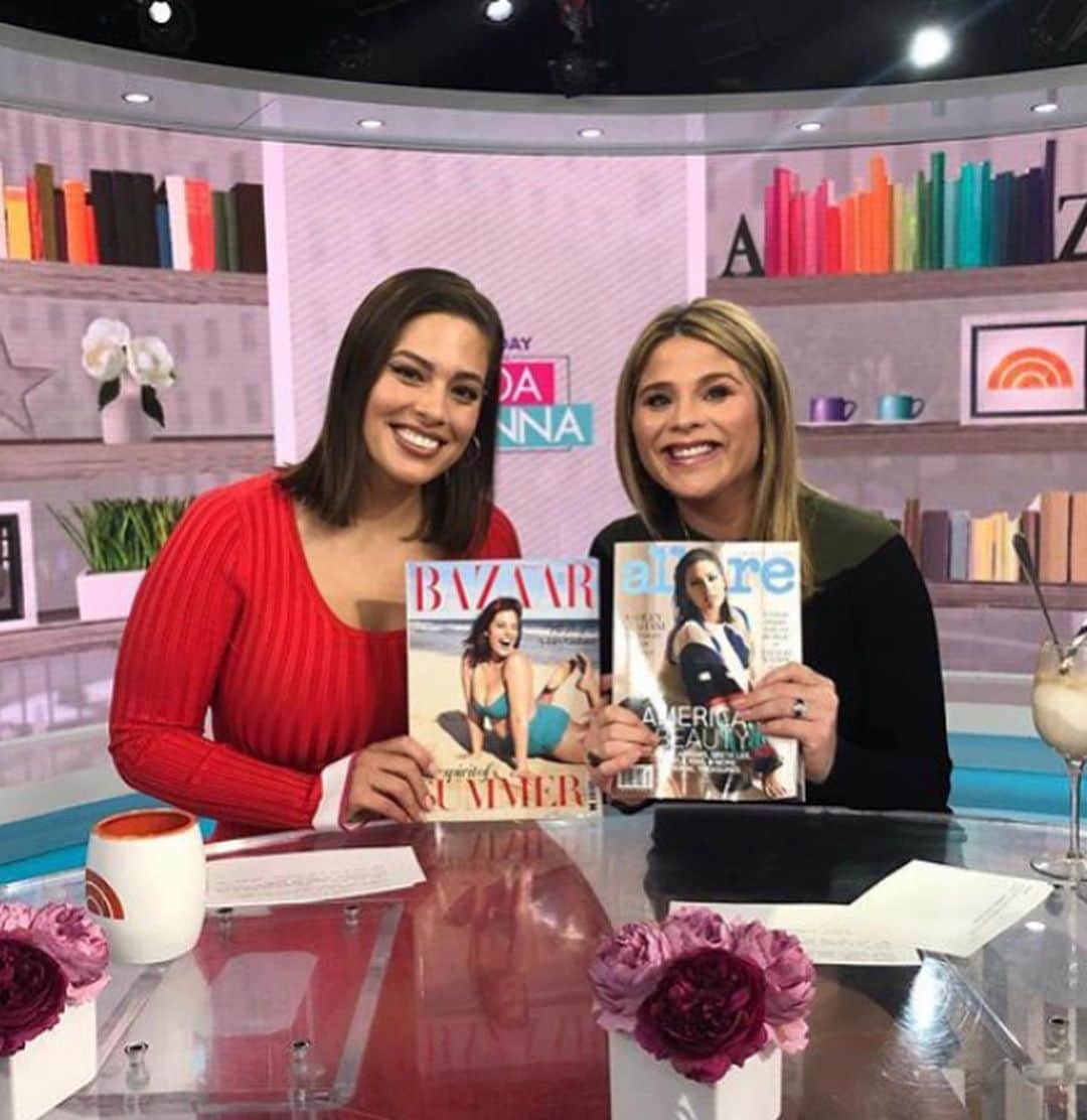 プラバルグルンさんのインスタグラム写真 - (プラバルグルンInstagram)「Lady in red.  Our friend, muse and inspiration, the beautiful Ashley Graham wears vermillion engineered rib knit dress while co-hosting the @todayshow @hodaandjenna  #femininitywithabite #modernglamour #eastmeetswest #strongerincolour #pgmuse #pgworld #glamorous #global #nomad」7月8日 21時14分 - prabalgurung