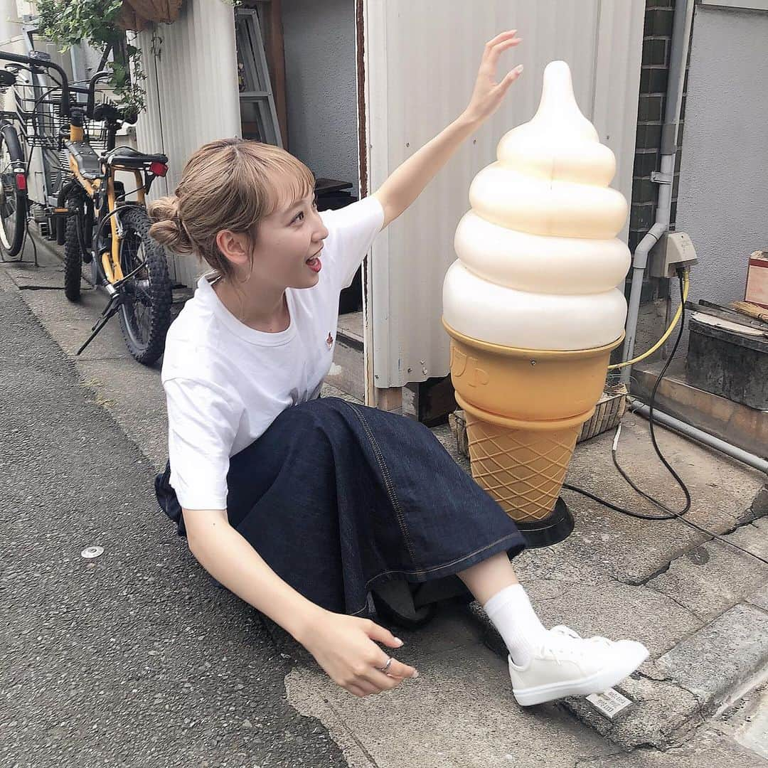 よねいはるかさんのインスタグラム写真 - (よねいはるかInstagram)「ソフトクリームとわたし🍦 真っ白のスニーカーを履いてるんるんです😚❤️ #gu_for_all #GUstyle#gupr #クリーンスニーカー#キャンバススニーカー 👟」7月8日 21時17分 - rabbit____2