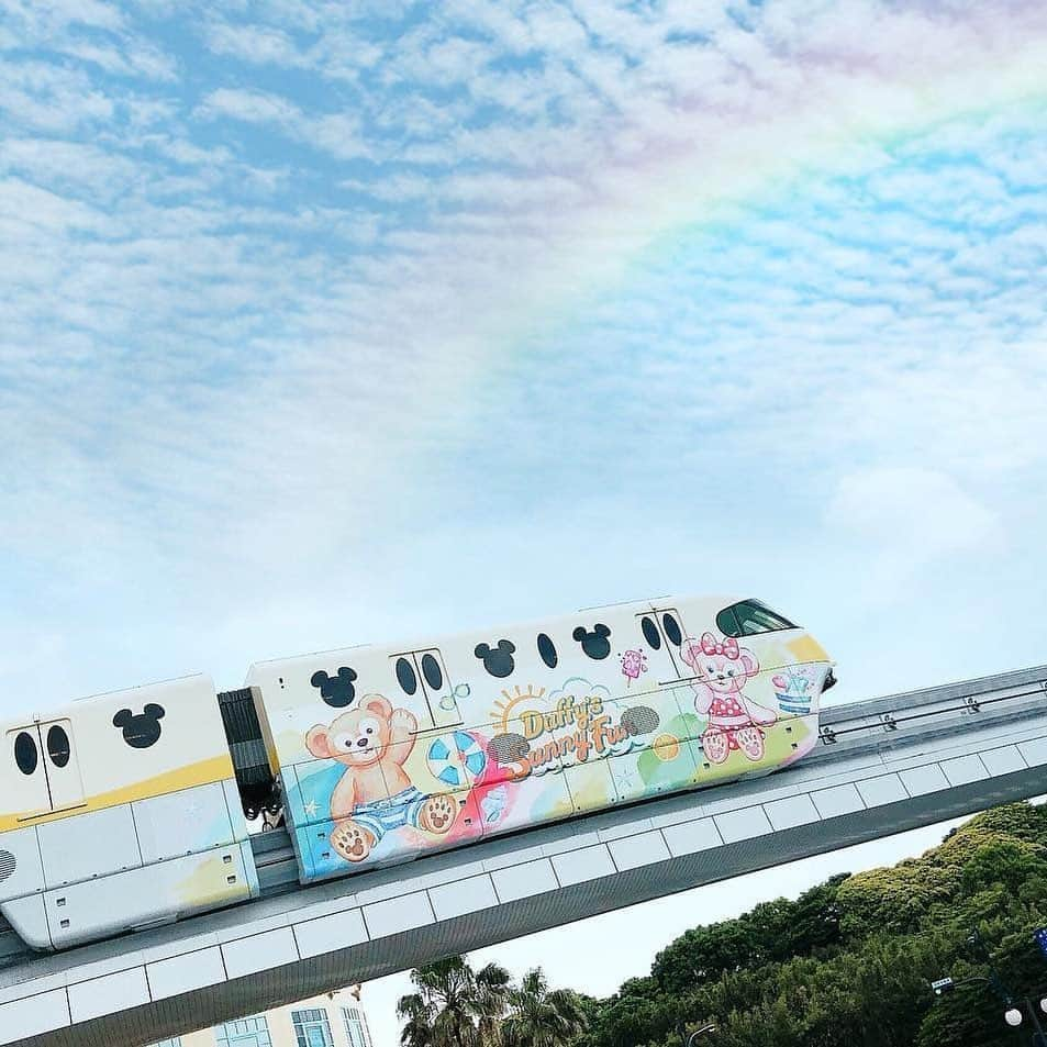 東京ディズニーリゾートさんのインスタグラム写真 - (東京ディズニーリゾートInstagram)「Going through the rainbow… 虹の橋をくぐって☆ (Photo:@ricky1118ricky)  #duffyssunnyfun #disneyresortline #duffy #shelliemay #ダッフィーのサニーファン #ディズニーリゾートライン #ダッフィー #シェリーメイ #東京ディズニーリゾート  これからもゲストのみなさんの写真をご紹介します。 #tokyodisneyresort などをつけて投稿してくださいね。詳しくは公式ブログでご案内しています。 http://www.tokyodisneyresort.jp/blog/151005/」7月8日 12時34分 - tokyodisneyresort_official