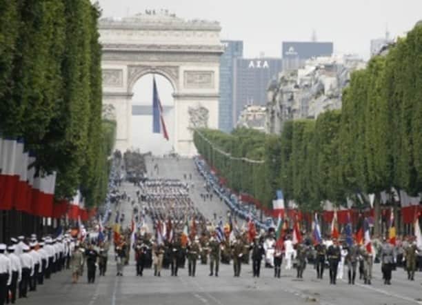 フランス大使館さんのインスタグラム写真 - (フランス大使館Instagram)「【フランスのシンボル🇫🇷】7月14日は革命記念日です。1789年にフランス革命の発端となったパリの民衆蜂起と1790年にバスティーユ監獄の解体が完了した日であり、現在は国の祝日となっています。 詳しくは👉 https://bit.ly/2tW8oXo 今週はフランスのシンボルをご紹介していきます。 Photo : © Rmn Symboles de la République 🇫🇷 : adoptée en 1880 comme fête nationale, la date du 14 juillet célèbre à la fois la prise de la Bastille de 1789 et la Fête de la Fédération, qui s’était tenue en 1790. 👉 https://www.elysee.fr/la-presidence/la-fete-nationale-du-14-juillet 📷 : ©Rmn」7月8日 12時30分 - ambafrancejp