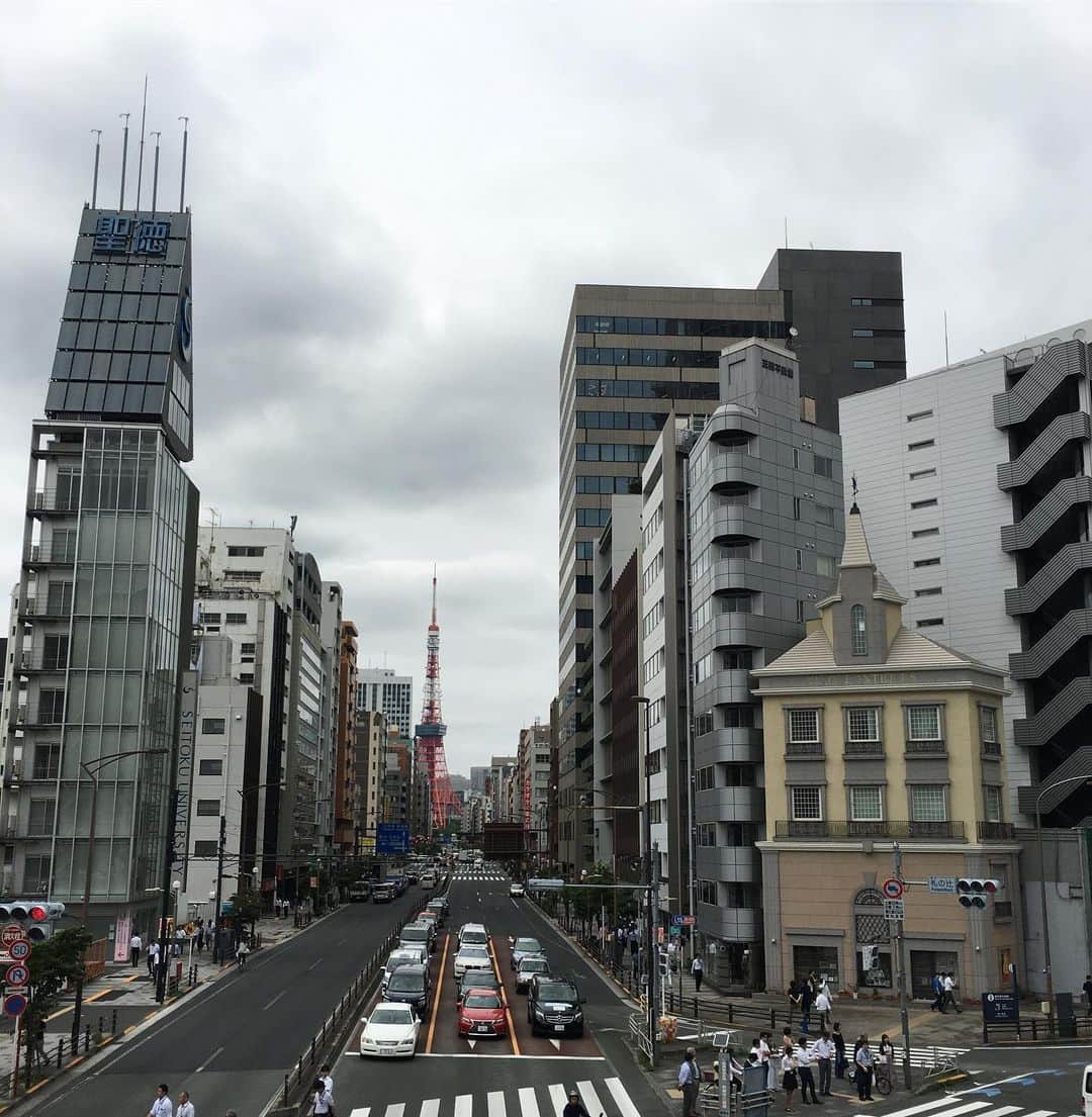 森田繁のインスタグラム：「東京タワー近くでの打ち合わせを終え、つぎのお座敷までは5時間半。」