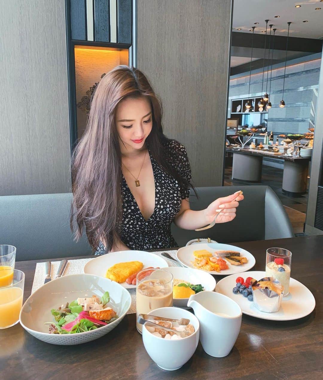 kailynne Zhangのインスタグラム：「Breaky🍳」