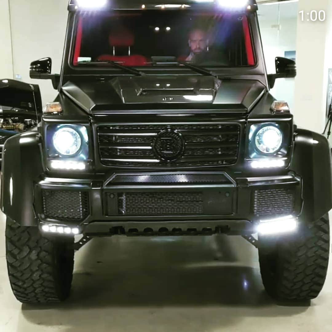 $ Bridger $ のインスタグラム：「Real.. #auto #truck #big #drivers #want #time #exciting #you #friends #amazing_cars #enjoy #mercedes_benz #4x4offroad #three #homeoffice #crazycatlady」