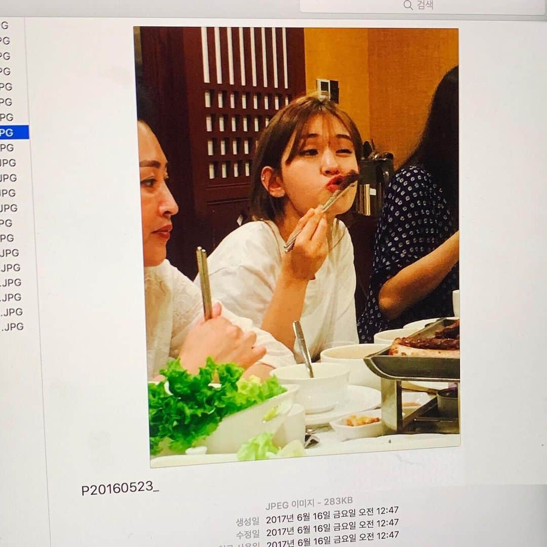 ソミさんのインスタグラム写真 - (ソミInstagram)「맛있는 점심 먹고 싶어요 Craving something is my DAILY routine.  Yo🤟🏼It’s Like brushing my teeth.😬」7月8日 12時56分 - somsomi0309