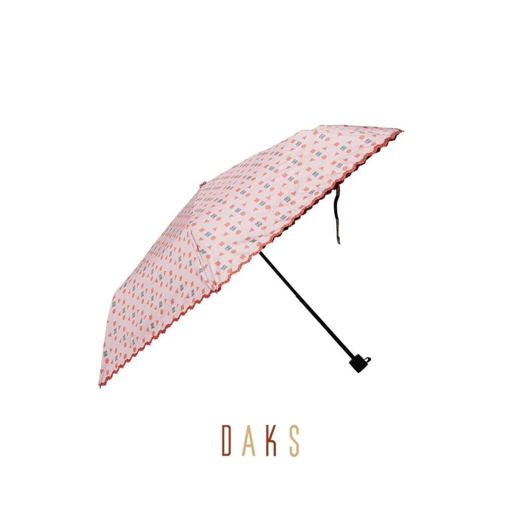 DAKS Koreaさんのインスタグラム写真 - (DAKS KoreaInstagram)「• DAKS accessories . 컴팩트한 사이즈의 그립감이 좋은 닥스 3단 양산! 90~95% 자외선 차단이 가능한 특수가공원단으로 제작되어,  변덕스러운 여름철, 양산과 우산 겸용으로 활용할 수 있는 필수 아이템입니다. 금주 MD추천 SOLEA 양산을 LF몰에서 만나보세요! . [MD’s PICK] #DBUM9E951P2 . #닥스 #닥스코리아 #닥스액세서리 #DAKS #DAKSACCESSORIES #Lfmall #닥스양산 #닥스우산 #양우산 #양산 #양산추천 #우산추천」7月8日 13時13分 - dakskorea_accessories