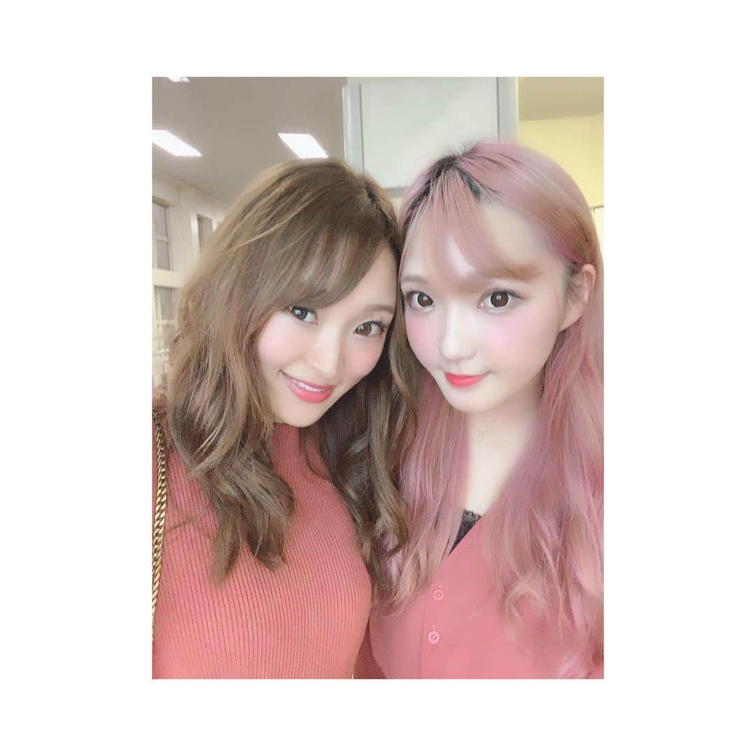 大本梨帆のインスタグラム：「久々にまいとごはん💓✨ 2人で会うたび服の色かぶる😂💕 #followme #tagsforlikes #like4like #l4l #tflers #instagood  #selfie  #japanesegirl #japan #youtube  #팔로우 #팔로미 #일본 #女孩子」