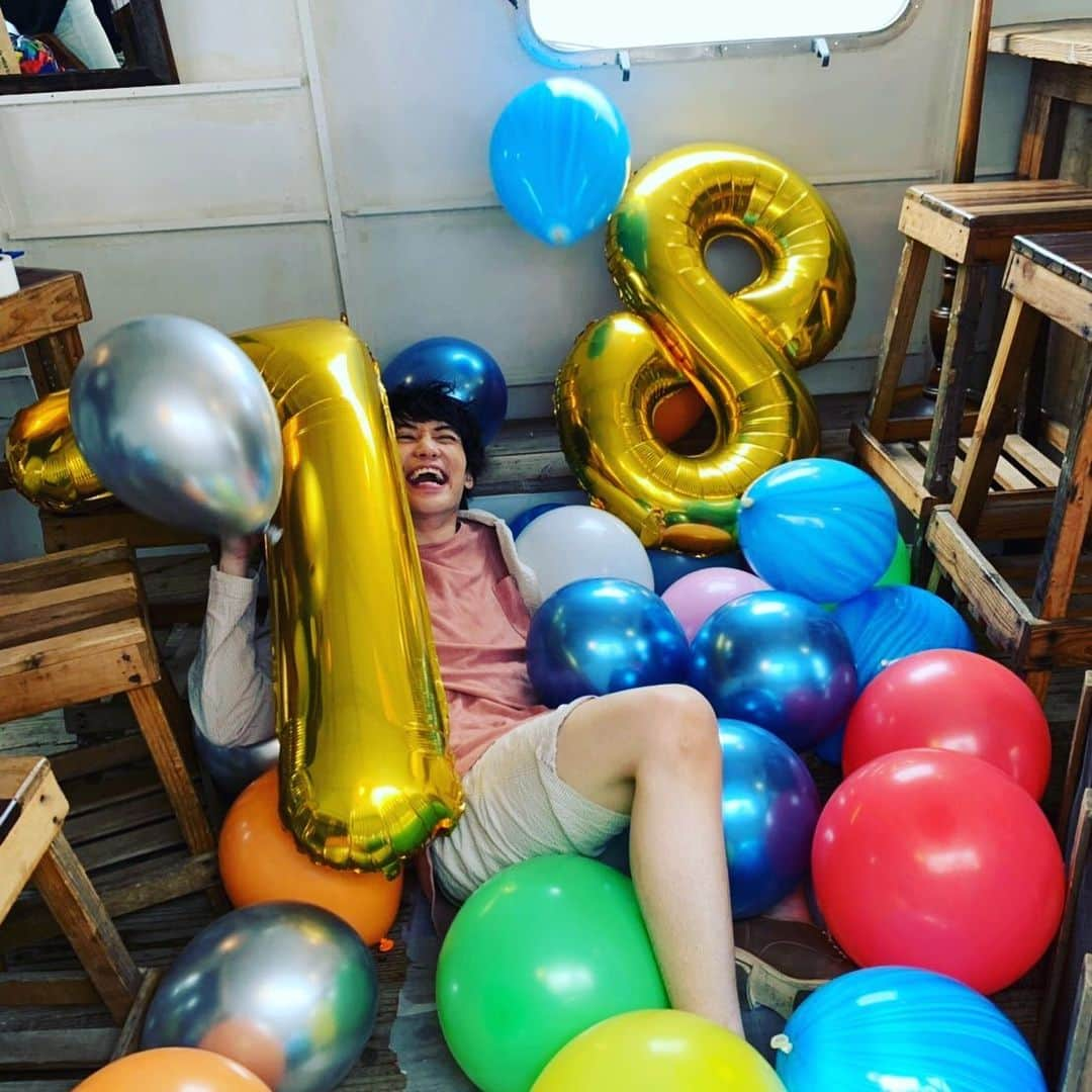 百瀬朔さんのインスタグラム写真 - (百瀬朔Instagram)「本日。 #7月8日  #誕生日  #迎えました  #こんな顔で  #1年笑って  #過ごしたい  #応援してくださってるみなさま  #いつも本当に  #感謝です  #がんばる  #さ  #く」7月8日 13時25分 - momose.saku.official