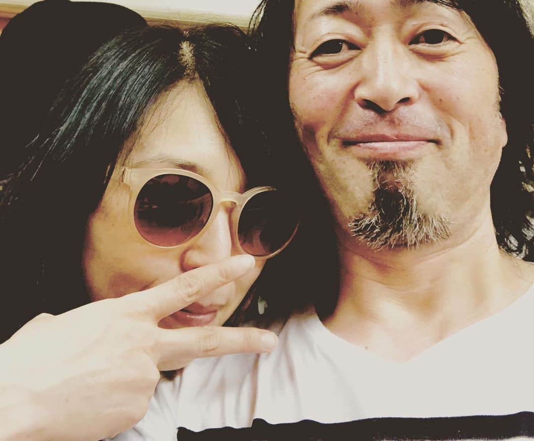 のインスタグラム：「この2日間一緒にいた美女。久しぶりに(ワタシは同志だと勝手に思ってますが)由加ちゃんと2日間一緒にいれて楽しかった！ドラムの安定感がハンパなくてもう刺激をいただくというよりかは安心をいただいてる感を抱いてしまうのです笑。」