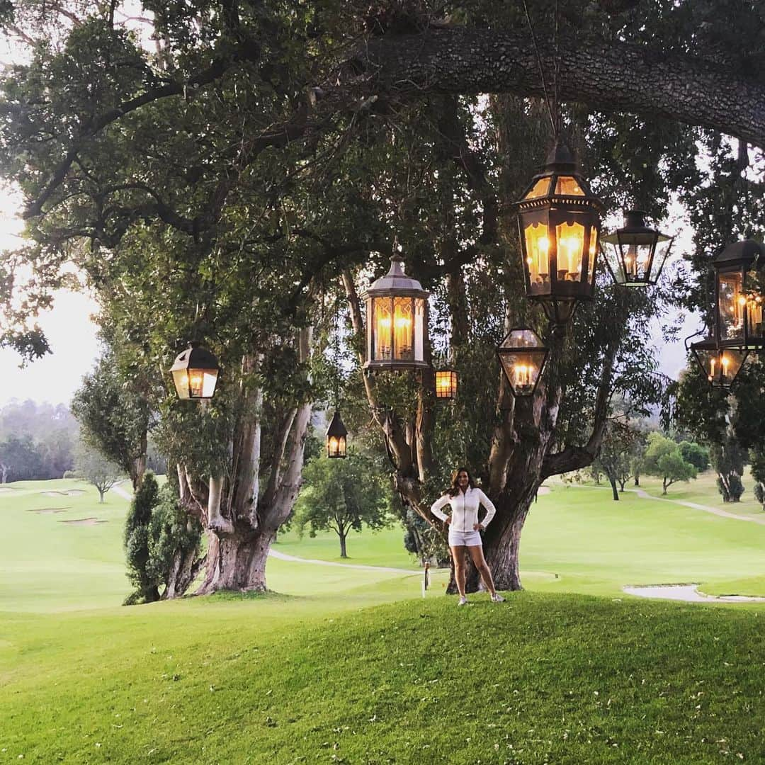 コンスタンス・マリーさんのインスタグラム写真 - (コンスタンス・マリーInstagram)「Today was a beautiful day💕 #Grateful  #Sunday #Sunset #BigTrees #GreenGrass #FreshAir #Ojai」7月8日 13時41分 - goconstance