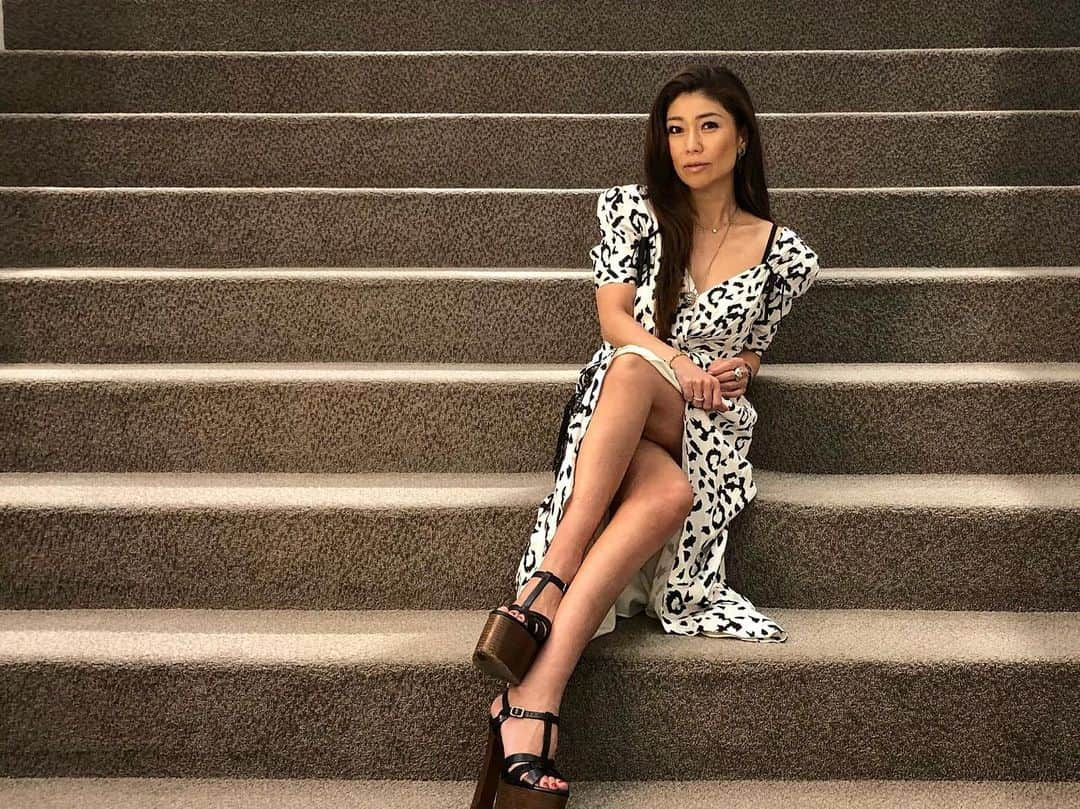 Taki Tanakaさんのインスタグラム写真 - (Taki TanakaInstagram)「#ootd #outfitoftheday #outfit  dress #selfportrait  shoes #ysl  #セルフポートレート のドレスを着て。モノトーンのレオパード、さくっと開いた胸元とスリット。男前です。#love #🖤 #aboutlastnight #昨日のコーデ  #夏コーデ #summer2019 @iza_official #instorenow #入荷 @mrselfportrait」7月8日 13時51分 - tanakataki