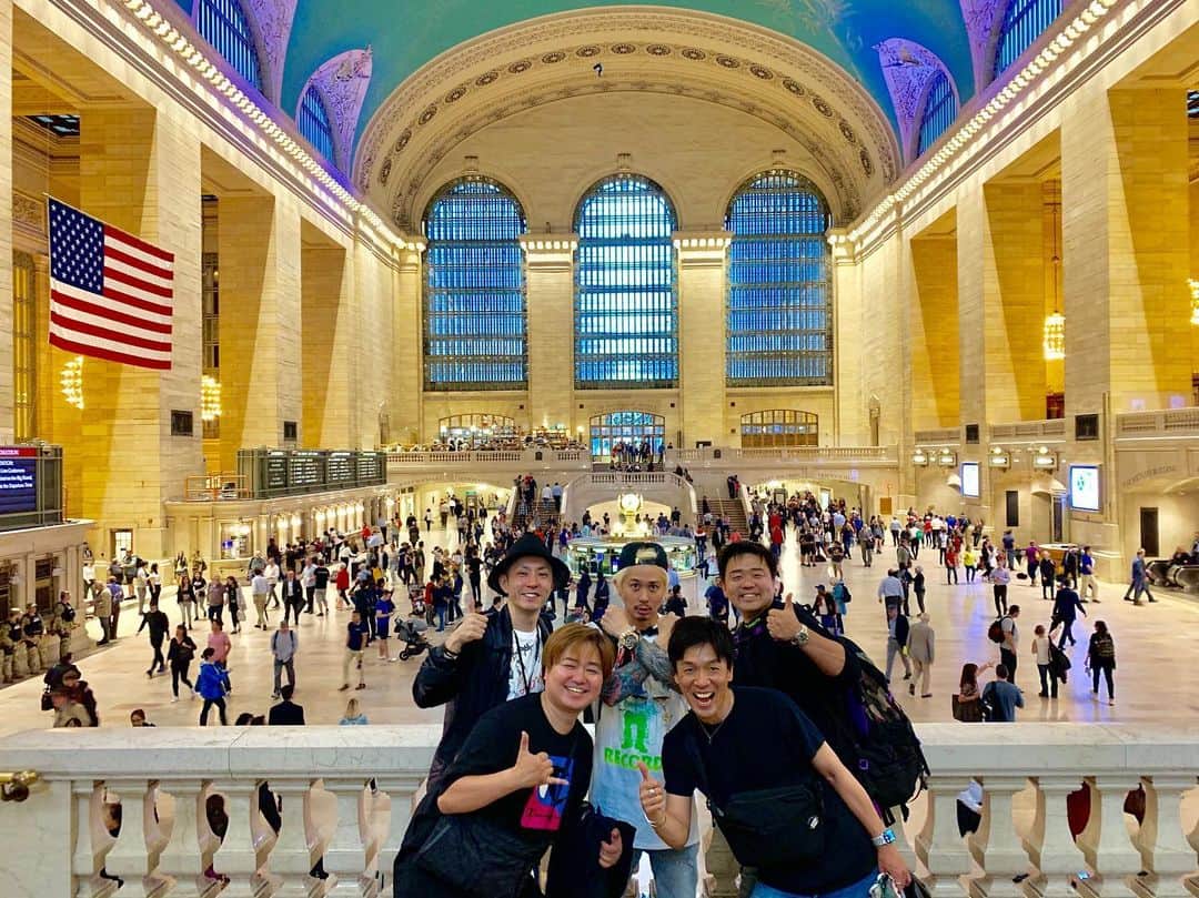 のインスタグラム：「NYC ⑤﻿ Memories of New York Part 5﻿ When visiting the city of NYC, citi bike is very convenient.﻿ Toshiya is a rainy man, so it was almost rain or cloudy according to the picture!  His power is so great!!lol😂  #NYC #NewYork #CentralStation #citibike #empirestatebuilding  #metropolitanmuseum  #Manhattan」