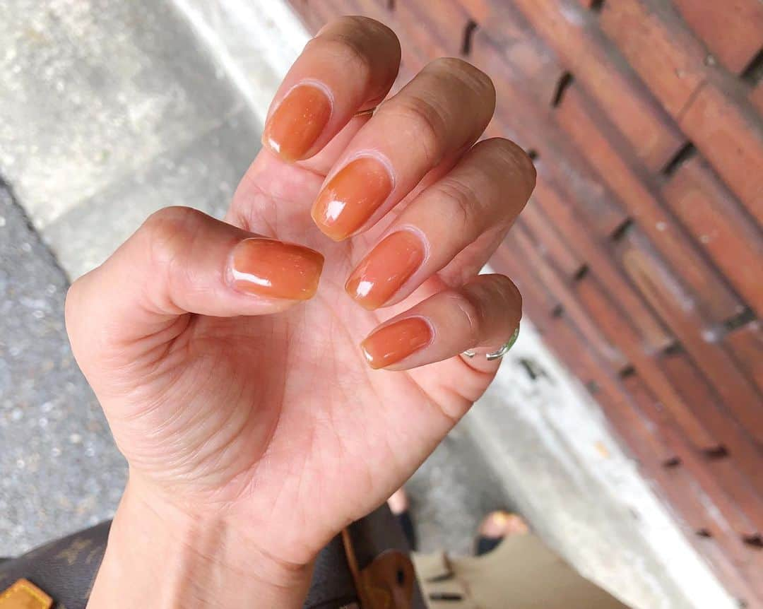 難波礼華さんのインスタグラム写真 - (難波礼華Instagram)「new #nails #terracottanails 🧱 クリアのテラコッタにしてもらた🧡 初めてスクエアにしたけど良い感じ🥰 @_puiiiiin ありがと🧡🧡🧡 （yumaはこの色を渋柿みたいって言ってました）」7月8日 14時03分 - ayakanamba