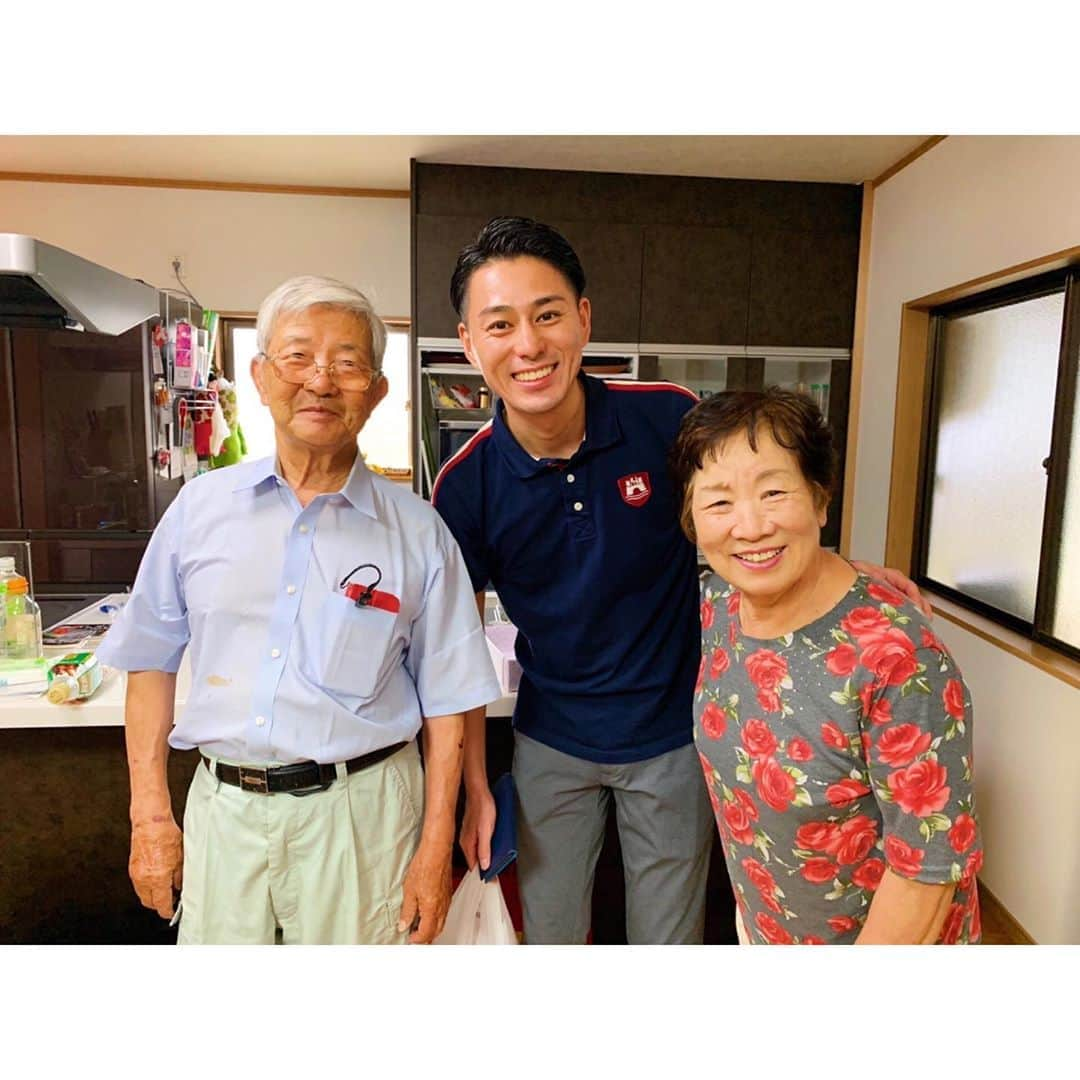 木村拓也さんのインスタグラム写真 - (木村拓也Instagram)「西日本豪雨から1年。井田さんご夫妻と。被災時、微力ながらお手伝いをさせていただいてからのご縁です。元気な笑顔を見て、むしろ僕が力をもらっていました。現場を見て、感じて、言葉にして、、少しでも誰かのためになれれば、、。と日々勉強です。#西日本豪雨 #広島 #呉市」7月8日 14時11分 - takuya.kimura0801