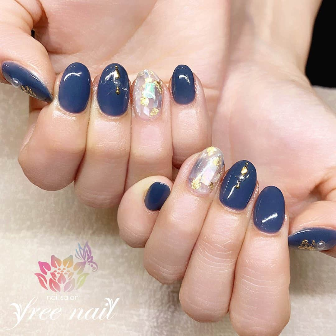 ネイルアーティストRYさんのインスタグラム写真 - (ネイルアーティストRYInstagram)「. シンプルネイル💅🏻💙✨ . おしゃれなショートネイル👩🏻‍🎨🎨 . #ネイリスト #ネイルアーティスト #ネイルアート #ネイルチェンジ #ネイルサロン #自宅ネイルサロン #大阪ネイルサロン #ネイルパーツ  #ネイルスクール #ネイル動画 #ジェルネイル #ネイルデザイン #ニュアンスネイル #シェルネイル #埋め込みネイル #金箔ネイル #スタッズネイル #ネイビーネイル #クリアネイル #デザインネイル #トレンドネイル #シンプルネイル #ショートネイル #夏ネイル #サマーネイル #美甲 #日式美甲」7月8日 14時17分 - nail_artist_rm