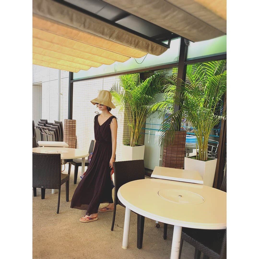 佐々木希さんのインスタグラム写真 - (佐々木希Instagram)「旅の時に軽くてかさばらず、シワにならないワンピースが欲しい！ と思い作りました。 背中があいているので、 水着の上に是非👙 前は広がらないように 中にスナップ付けてます。  ネイビーとピンクあります☺️ #のぞみの私服 #iNtimite」7月8日 14時36分 - nozomisasaki_official