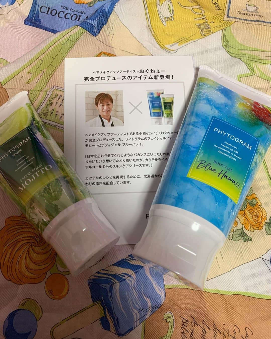 satomiさんのインスタグラム写真 - (satomiInstagram)「メンズ初！スキンケアシリーズ 「PHYTOGRAM（フィトグラム）」のご紹介だよ☺  あのヘアメイクアップアーティストおぐねぇー共同開発のスキンケアシリーズ♡プレゼント用に買ったよ💕 * *  男性のスキンケアに特化し、毎日のひげ剃りで酷使している肌をいたわるベーシックな 3ステップスキンケアである「洗顔」「化粧水」「乳液」の3アイテム！ 箱もおしゃれだからギフトに最適！ * * Amazon新着ランキング1位獲得だからすごい人気だよ！！！！！ 無香料・無着色・アルコールフリー・鉱物油フリー・パラベンフリーだから お肌の弱い方でも使えるからおすすめ♡ * * ついでに7/1発売のボディジェルとスクラブも ゲット！！！！！ キャンペーン中だから乗っかってみた🥺✨ * * #phytogram  #フィトグラム  #おぐねぇー  #メンズコスメ @phytogram.homme @asagakecom #asagakeで体験 #ギフト #メンズスキンケア #彼氏へのプレゼント #旦那様へのプレゼント #父へのプレゼント #メンズ用スキンケアセット」7月8日 14時32分 - saatoomii47