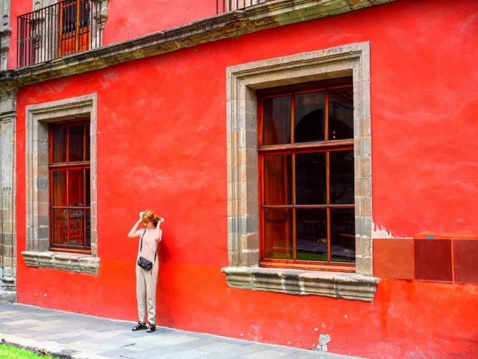 IVANさんのインスタグラム写真 - (IVANInstagram)「📕📍🖍🥁❣️🏜🏘 久しぶりのお天道様にこんにちは🌞🌷👋🏻 #monday#sunnyday #雨はいつか止む #久しぶりの晴れ #赤い壁にわたくし #素敵な1日を」7月8日 15時05分 - fresanaca